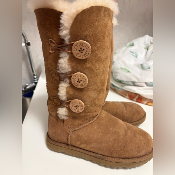 UGG Bailey Button Triplet Boot, size 36 - Picture 1 of 7